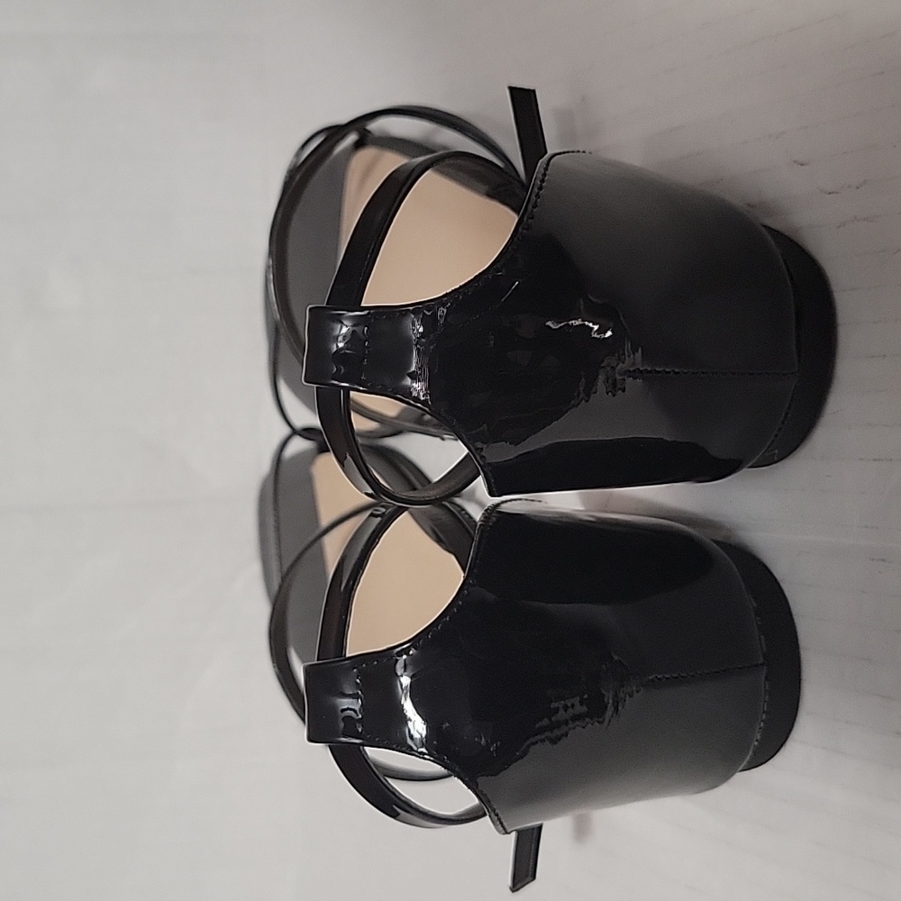 Qupid Black Strappy Sandals Size 7 Like New - Picture 6 of 9